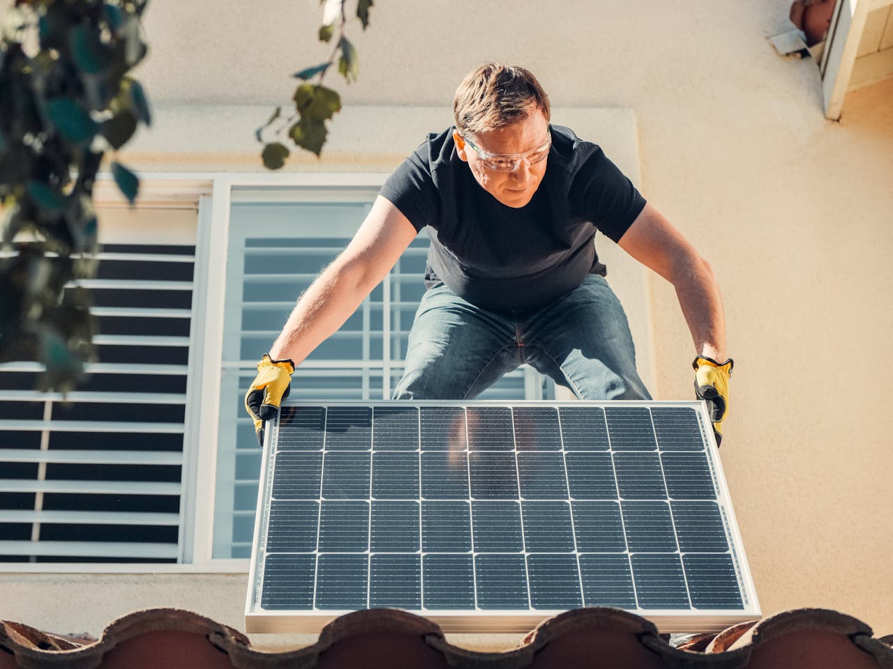 Installer des Panneaux Photovoltaïques sur la Toiture : Une Option Rentable et Écologique